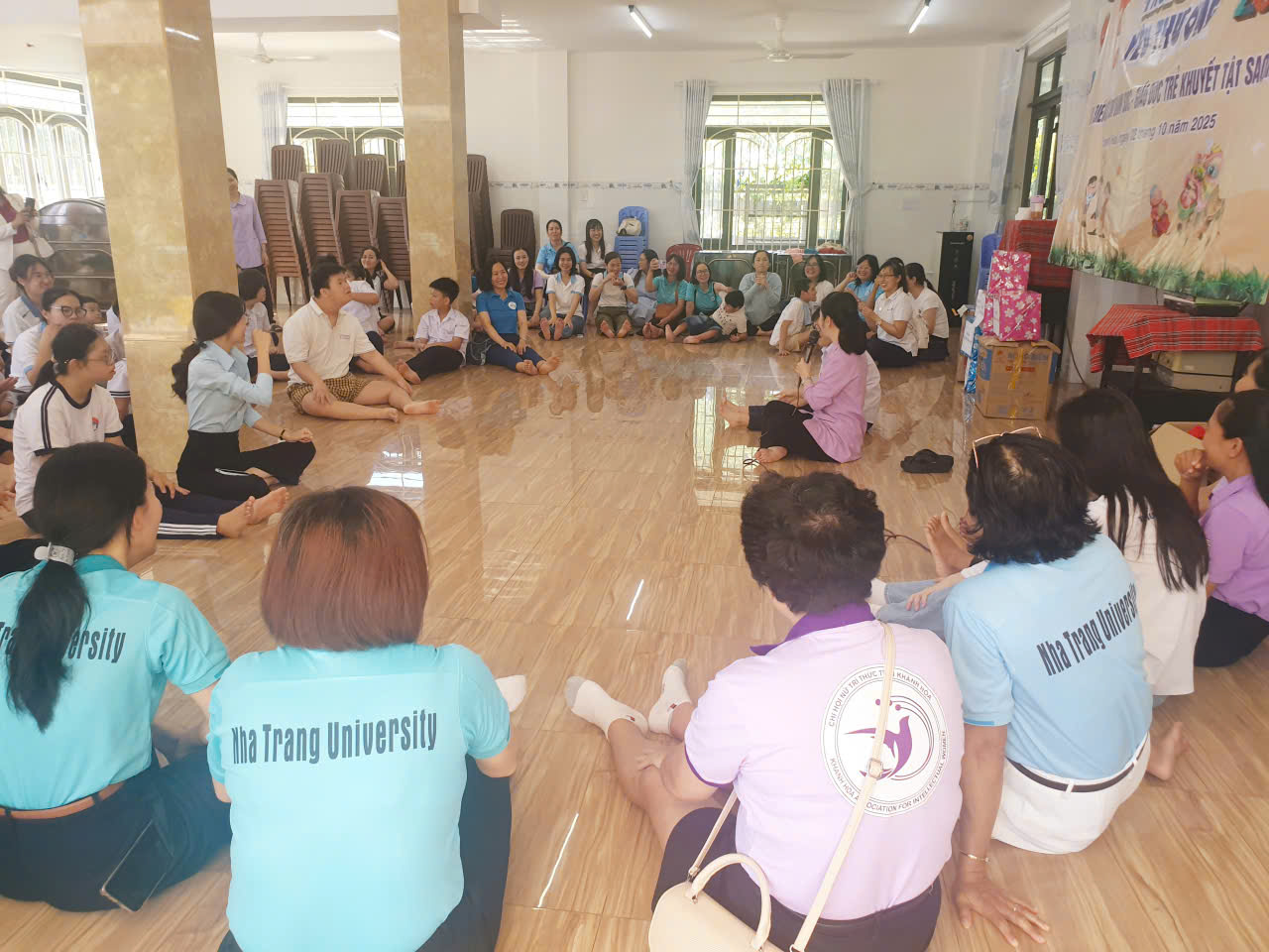 Đoàn Nữ Trsi thức sinh hoạt vui chơi cùng các con tại trường Sao Mai