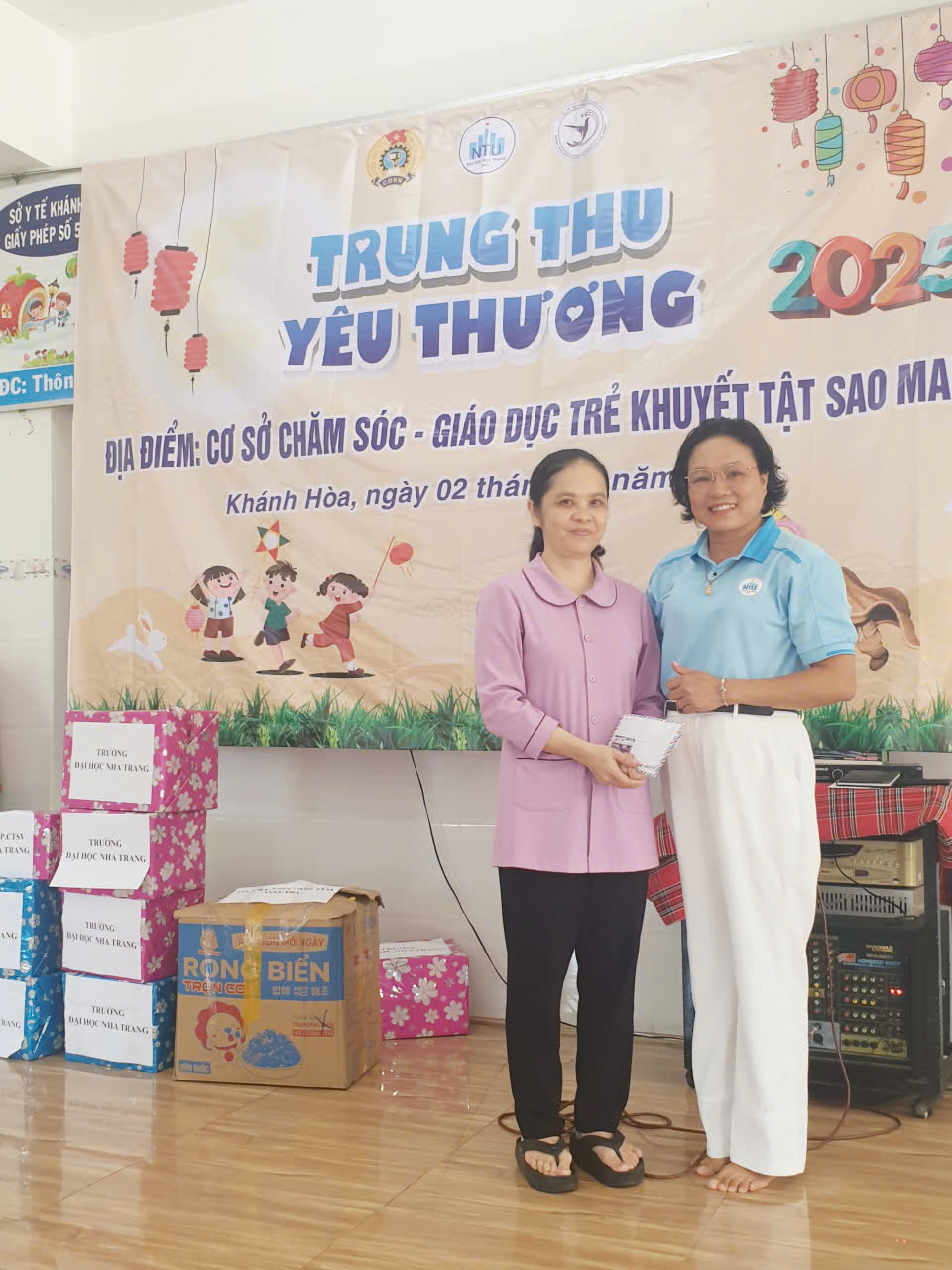 Hội viên phát tâm tặng thêm tại buổi giao lưu