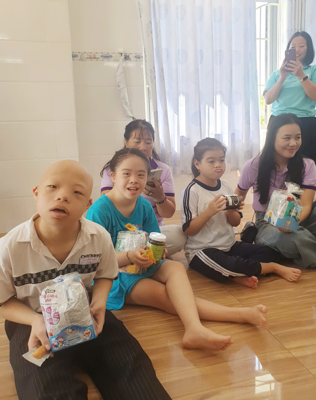 Ngày thật vui của Chi hội Nữ Trí thức tỉnh Khánh HÒa và các con Sao Mai