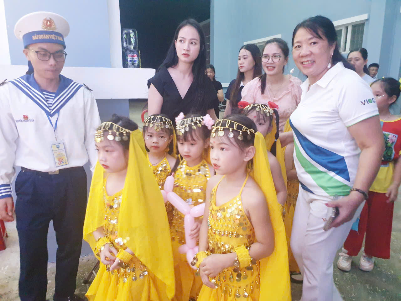 gen-h-Đêm hội của mọi người tham dự