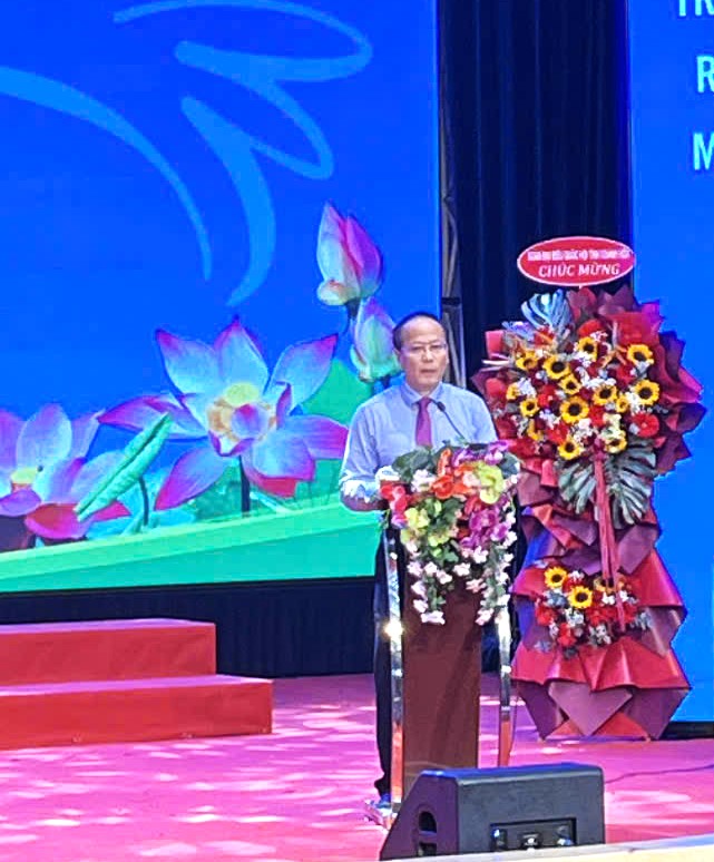 Ông Nguyễn Khắc Hà, Phó Bí thư Tỉnh ủy, Chủ tịch Ủy ban MTTQ Việt Nam tỉnh Khánh Hòa phát biểu chúc mừng