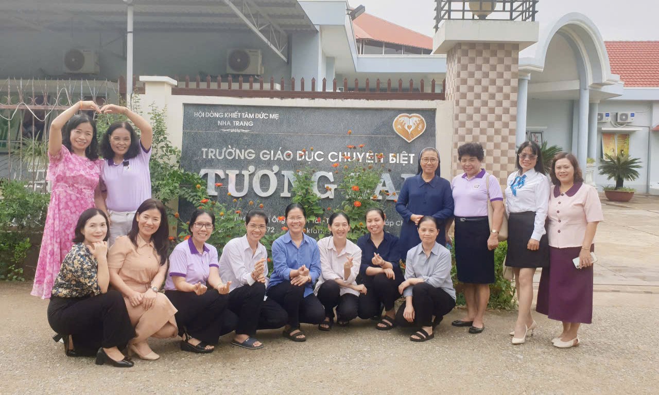 Lưu lại kỷ niệm cùng quý Soeur Trường Giáo dục Chuyên biệt Tương Lai Phan Rang
