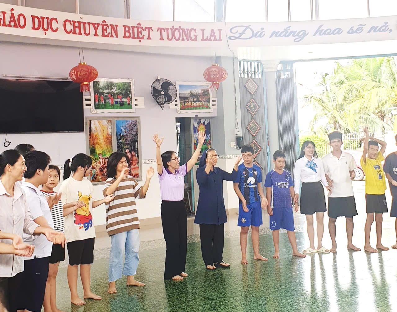 Vui chơi cùng cô, trò Trường Chuyên biệt Giáo dục Chuyên biệt Tương Lai