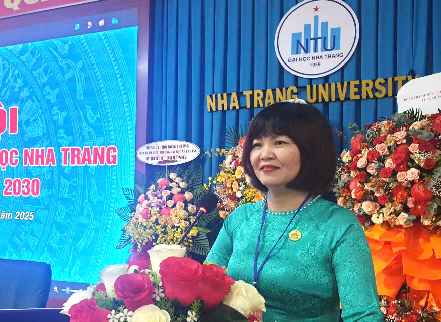 TS.Trần Thị Mỹ Hạnh, Trưởng Ban Nữ Công, cán bộ CĐ tiêu biểu là Chi hôi phó Chi hội Nữ Trí thức tỉnh Khánh Hòa