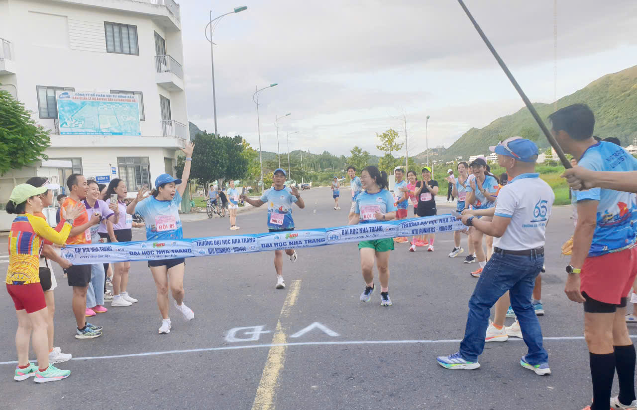 Hình ảnh đẹp về đích vòng thức tư