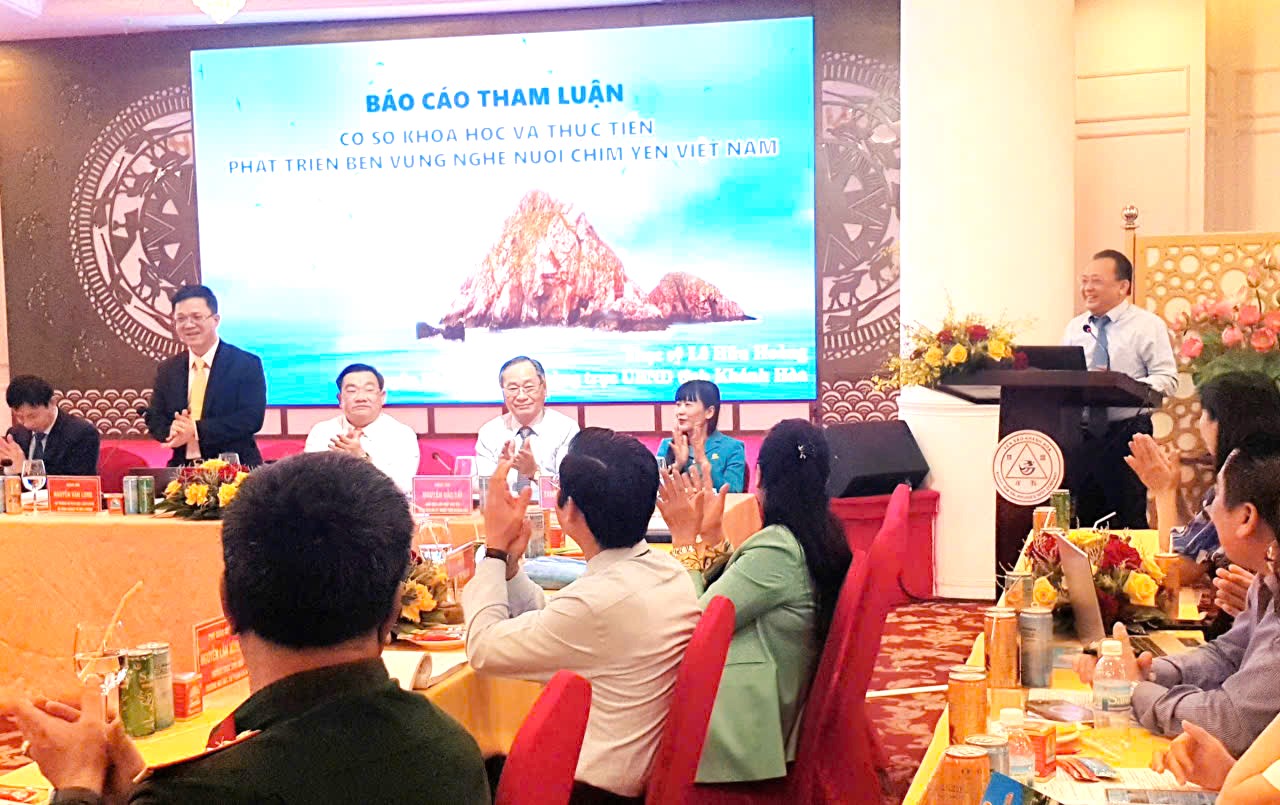 Hội thảo hân hoan chào đón tham luận của Ths.Lê Hữu Hoàng, nguyên P.Chủ tịch UBND tỉnh Khánh Hòa, một trong những người đầu tiên và có công trạng lớn trong hành trình 35 năm xây dựng, phát triển Công ty Yến sào Khánh Hòa