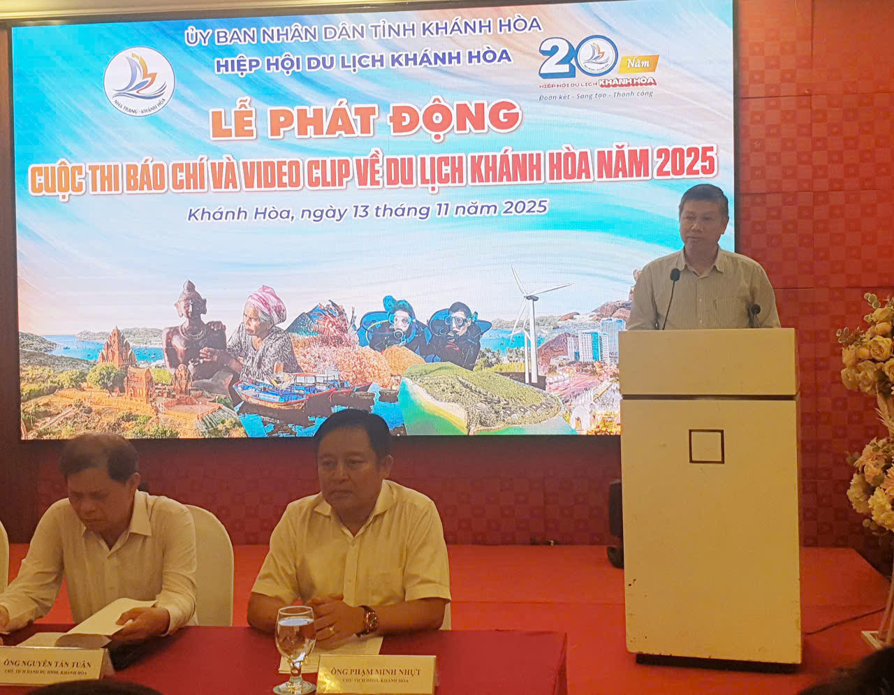 Ông Nguyễn Quang Thắng- Phó Chủ tịch Thường trực Hiệp hội tỉnh Khánh Hòa công bố thể lệ Cuộc thi