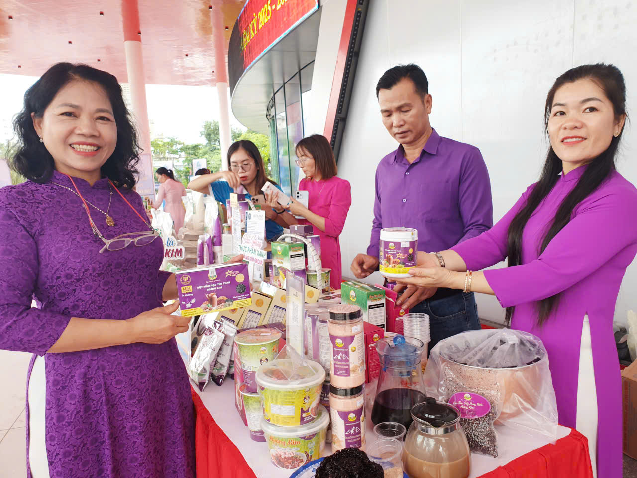 Gạo tím Việt và các sản phẩm được chế biến từ gạo tím được chú trọng đầu tư sản xuất tại Khánh Hòa
