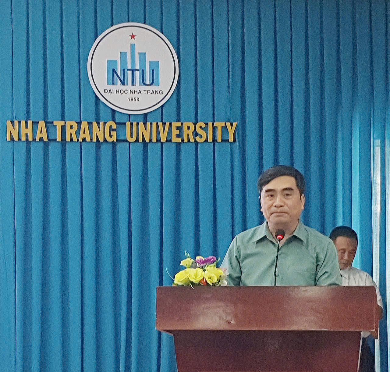 GS.TS. Phạm Quốc Hùng, Phó hiệu trưởng NTU phát biểu tại buổi lễ trao giải.