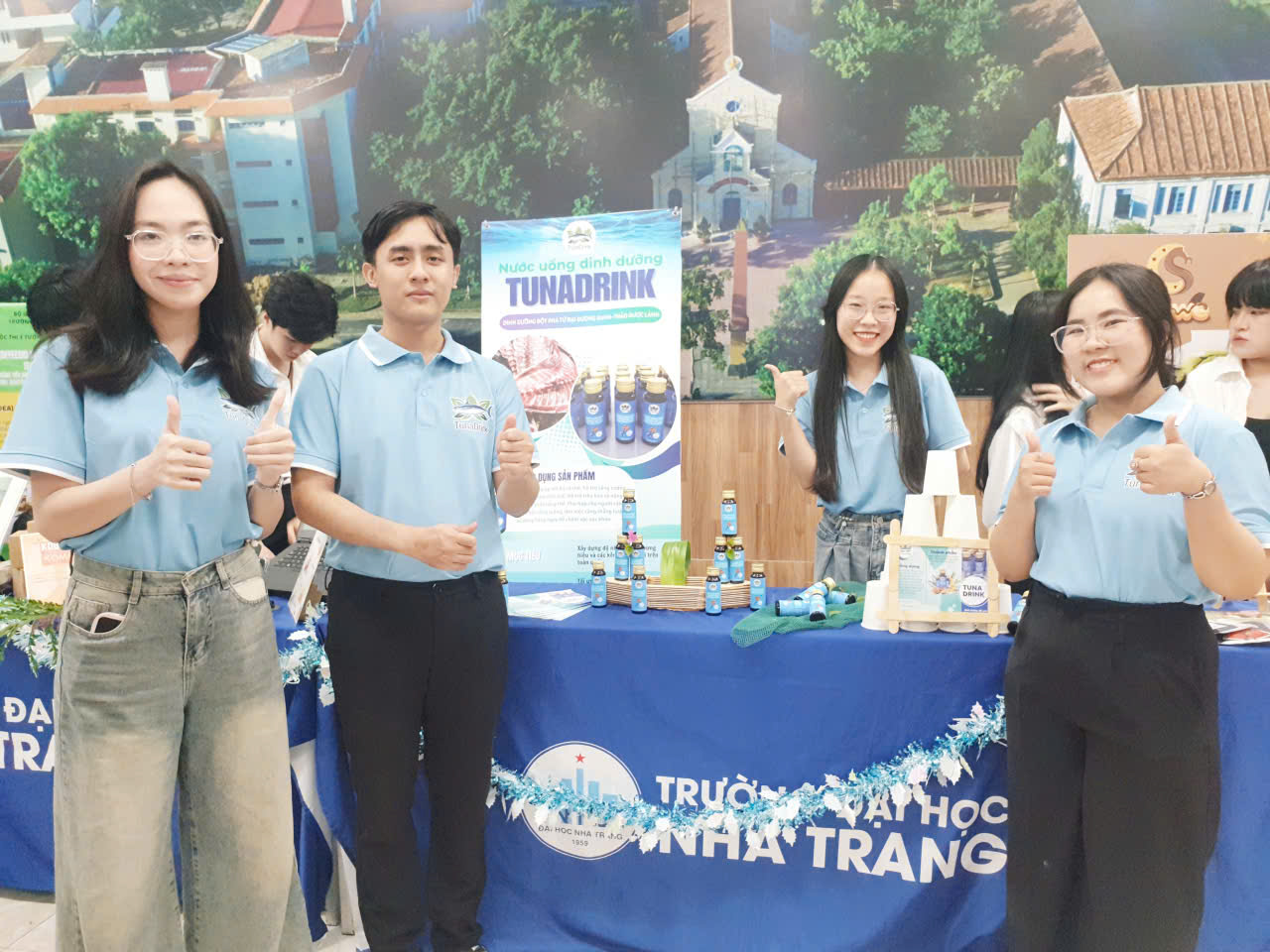 Nhóm ý tưởng đạt giải Nhất- Nước uống dinh dưỡng NATUDRINK.