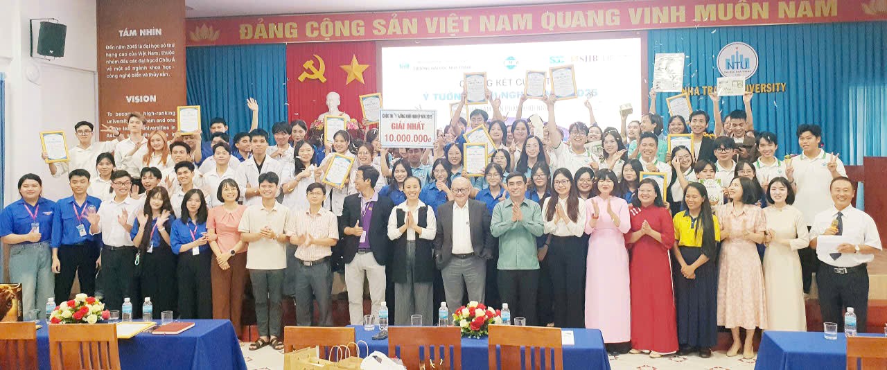 Cuộc thi như một ngày hội khởi nghiệp của sinh viên và niềm hạnh phúc của thầy, cô trước những ý tưởng sản phẩm độc đáo của sinh viên mình.