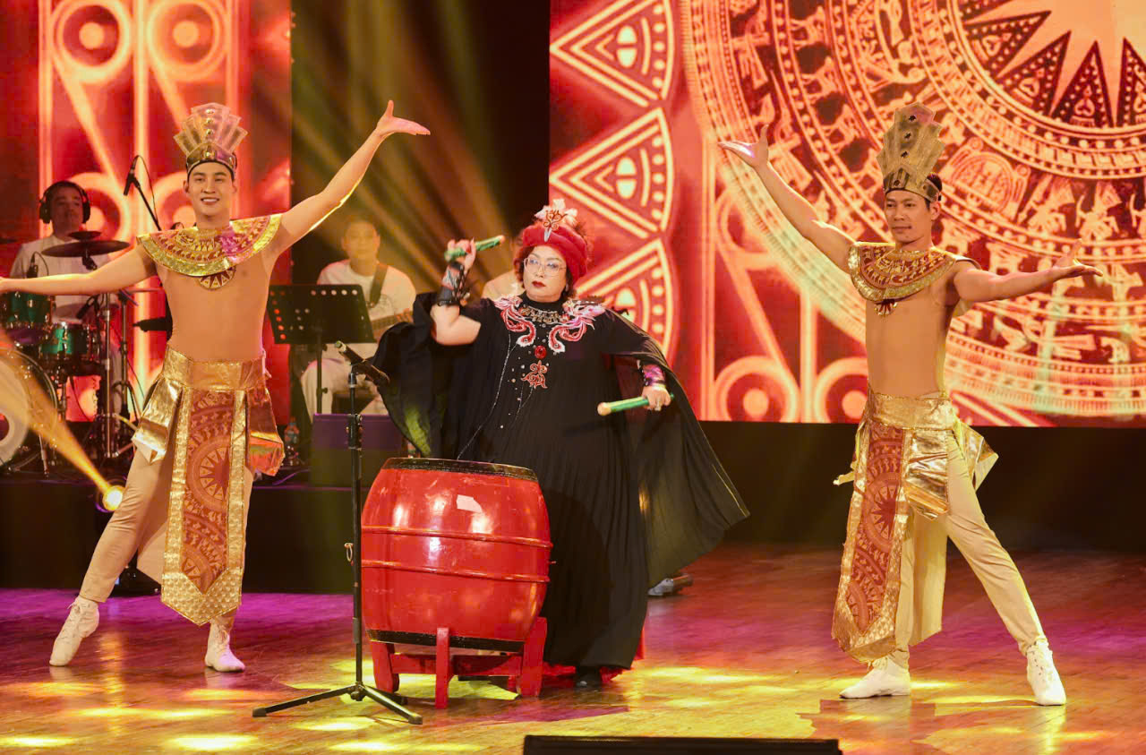 Quán quân ca sĩ Phương Đài đêm 20/11/2025 tại Hà Nội