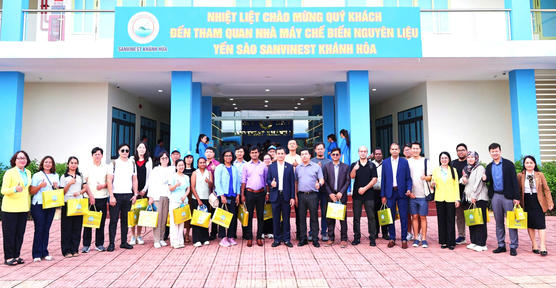 Đoàn Công tác quốc tế tham quan nhà máy chế biến Sanvinest