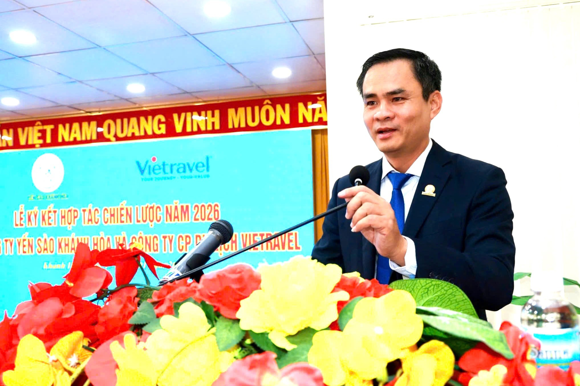 Ông Nguyễn Thanh Hải, Tổng Giám đốc Công ty Yến sào Khánh Hòa phát biểu tại lễ ký kết