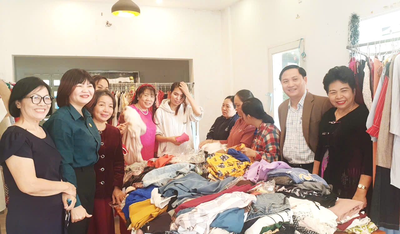 Niềm vui của người tổ chức, người trao và người nhận...