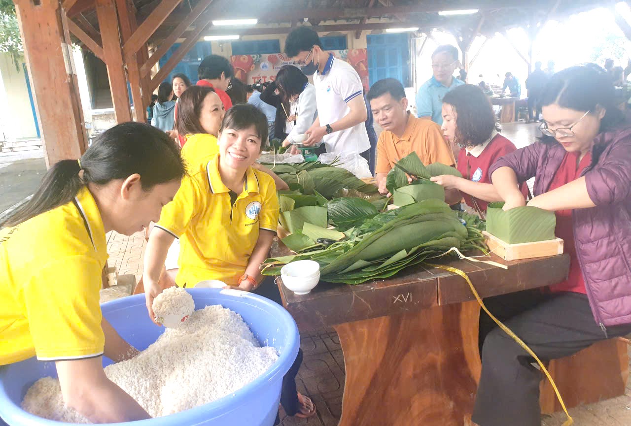 Mỗi người một tay, Tết đã rộn ràng nơi đây