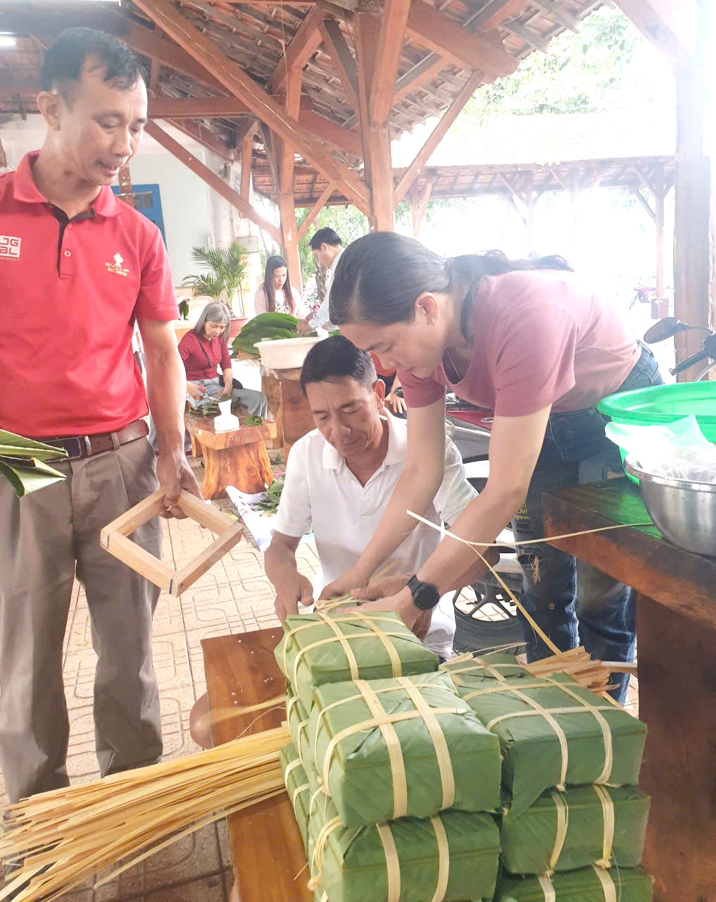 Những chiếc bánh được chăm chút hình thành bằng tình thương và niềm hạnh phúc