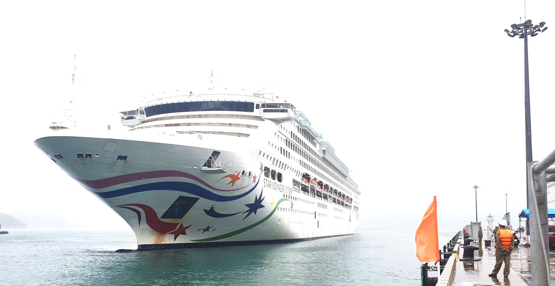 Tàu biển quốc tế mang tên STAR VOYAGER đã cập cảng quốc tế Cam Ranh- Khánh Hòa