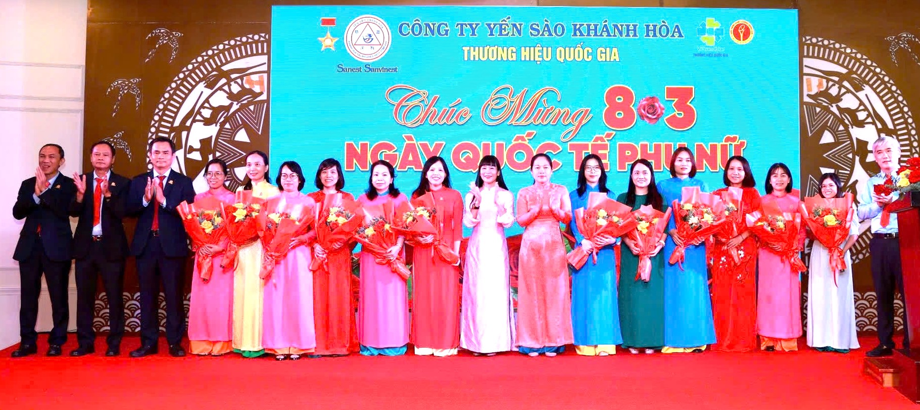 Công ty Yến sào Khánh Hòa tổ chức Lễ tôn vinh khát vọng cống hiến của 150 lao động nữ.