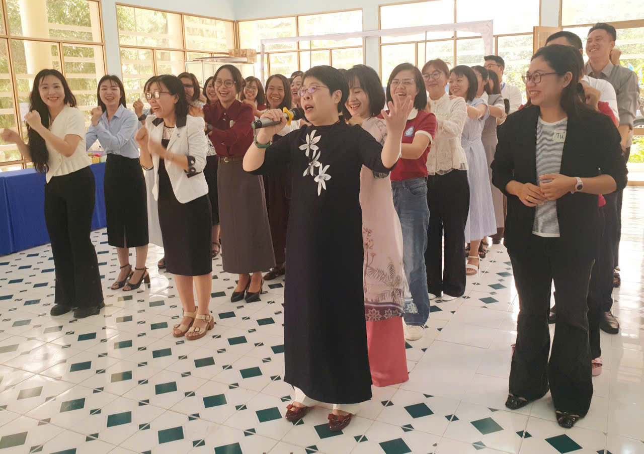 Khởi động vô cùng ấn tượng, thú vị của khóa tập huấn