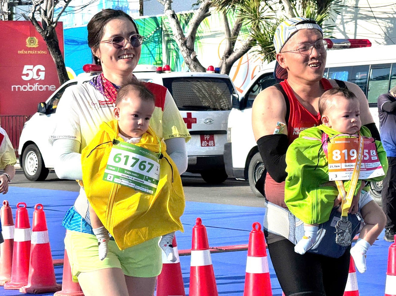 Những VĐV tí hon đồng hành trên đường đua