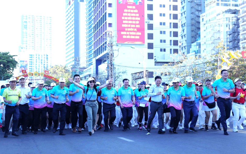 Hàng trăm đại biểu cùng chạy hưởng ứng Quyền của Người tiêu dùng Việt Nam