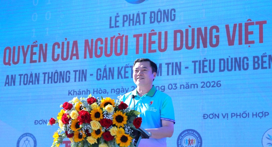 Thứ trưởng Bộ Công Thương Nguyễn Sinh Nhật Tân kêu gọi người tiêu dùng nâng cao trách nhiệm thông qua sử dụng năng lượng tiết kiệm và hiệu quả 