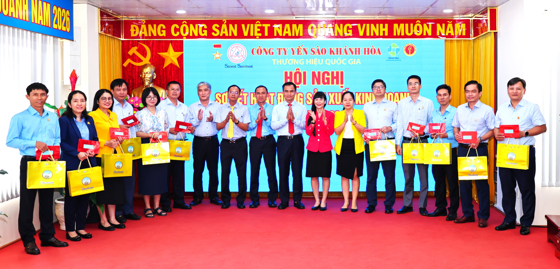 Yến sào Khánh Hòa doanh thu tăng vượt cùng kỳ, xuất khẩu Hoa Kỳ thành công lô hàng nước giải khát Sana đầu tiên