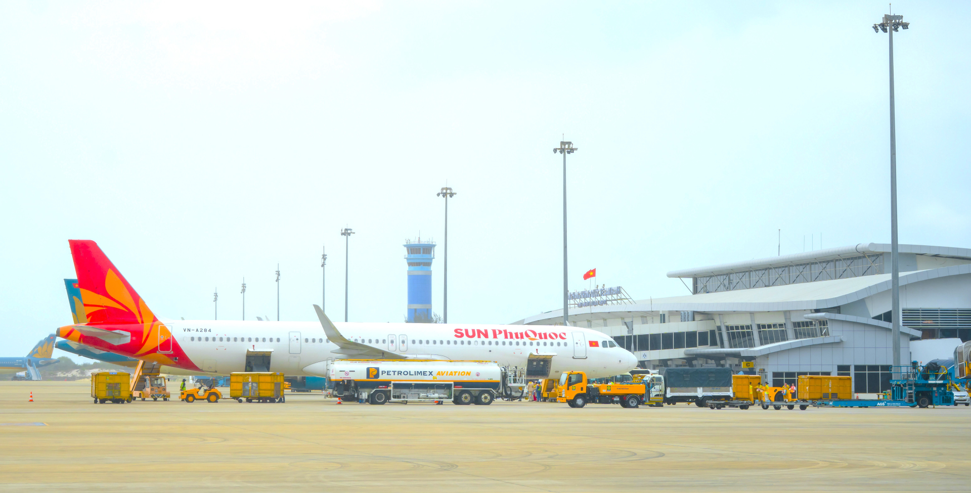 Chuyến bay SUN PhuQuoc đã cập cảng Hàng không quốc tế Cam Ranh và liên tục tần suất 4 chuyến/tuần