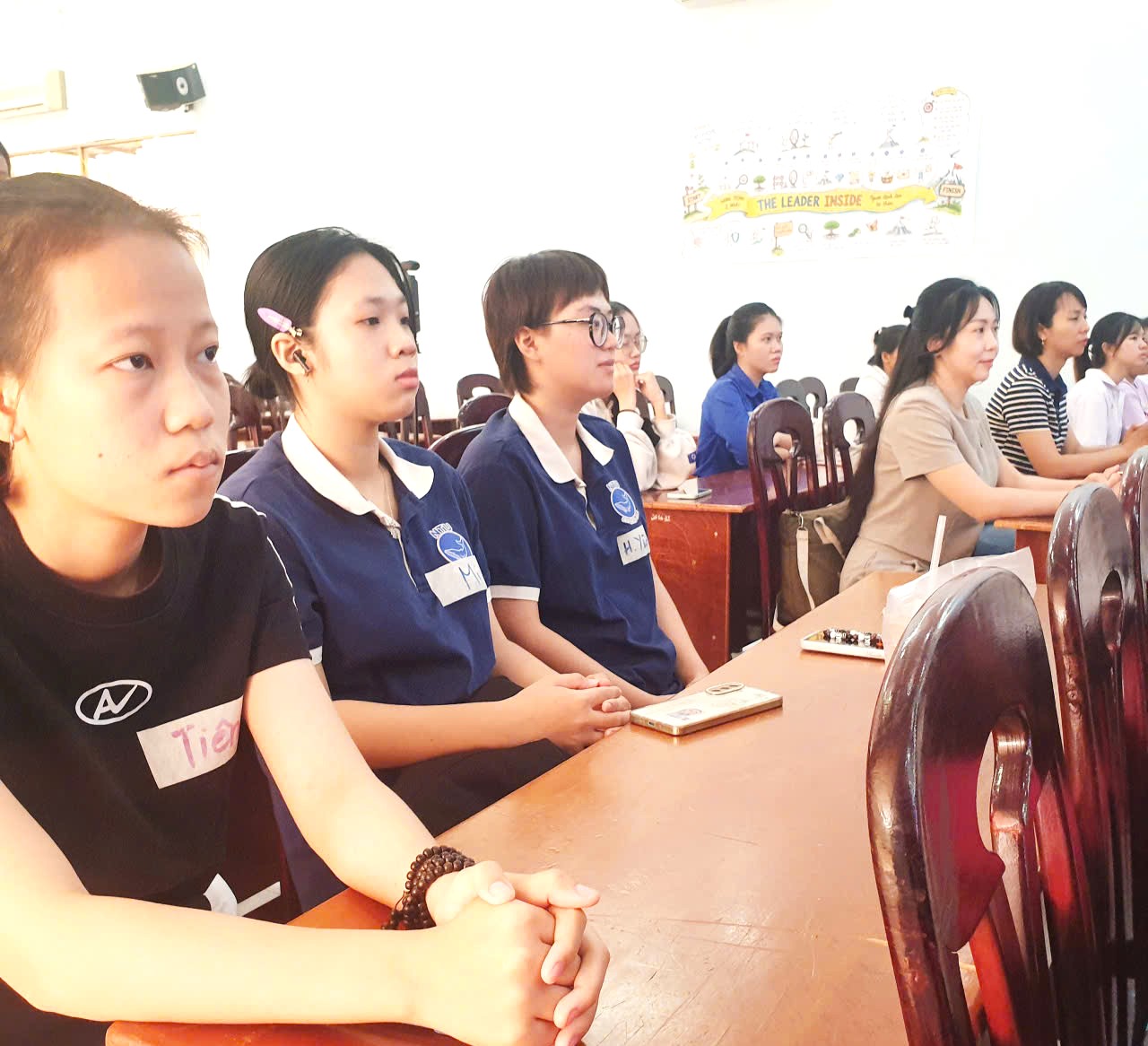 Các sinh viên thật sự nghiêm túc tiếp thu kiến thức, kinh nghiệm để phát triển kỹ năng lãnh đạo