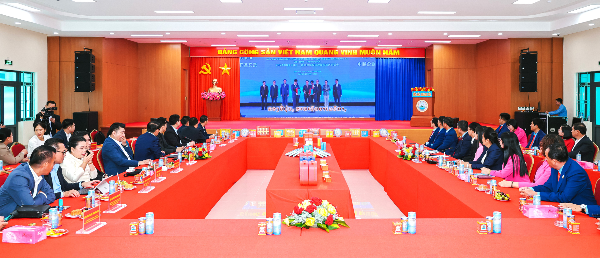 Chương trình làm việc của Đoàn tại Nhà máy Chế biến nguyên liệu Yến sào Sanvinest Khánh Hòa