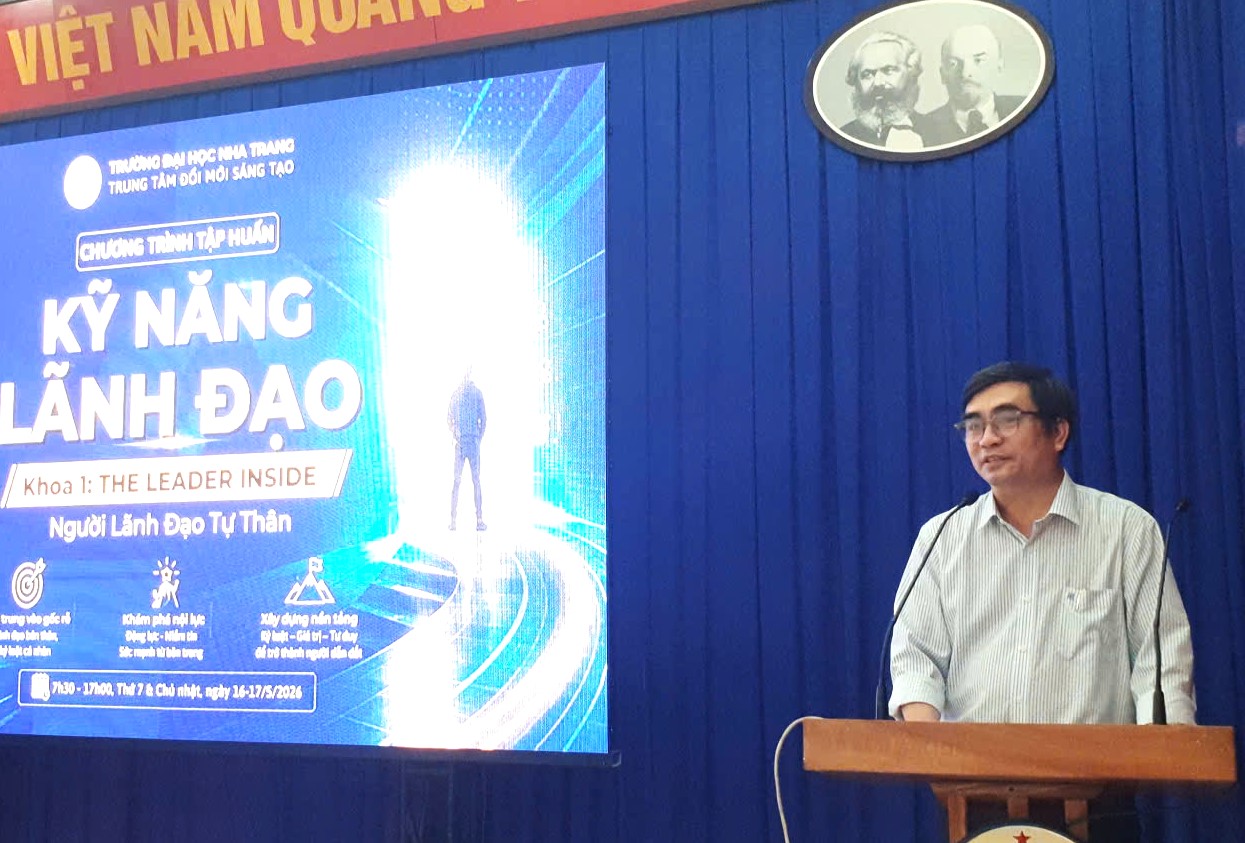 GS.TS.Phạm Quốc Hùng- Phó Hiệu trưởng NTU phát biểu tại lễ khai giảng