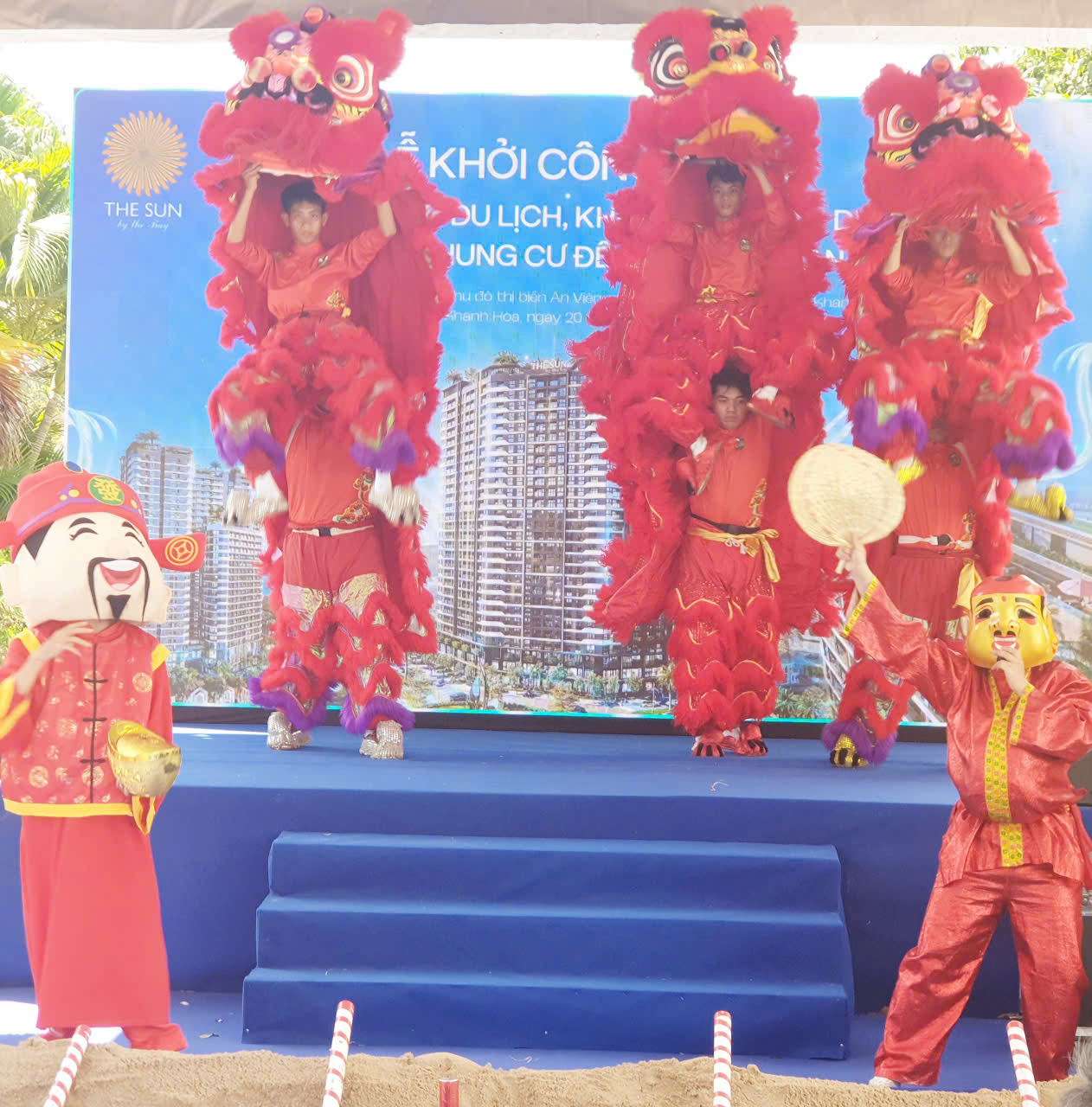 Nghi lễ múa lân chúc mừng động thổ
