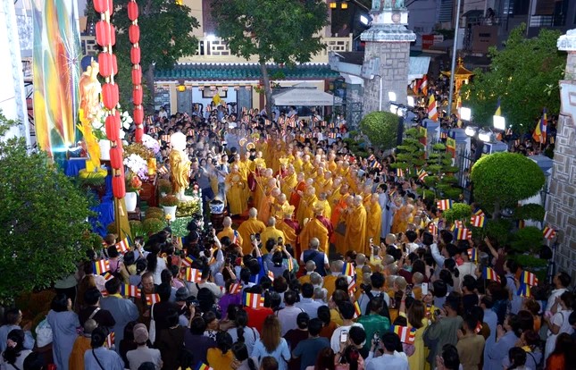 Quang cảnh tại chùa Ấn Quang- TP.Hồ Chí MInh - nơi xuất phát đoàn cung rước