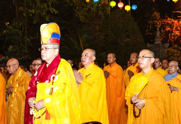 Trang nghiêm lễ tắm Phật tại Chùa Long Sơn