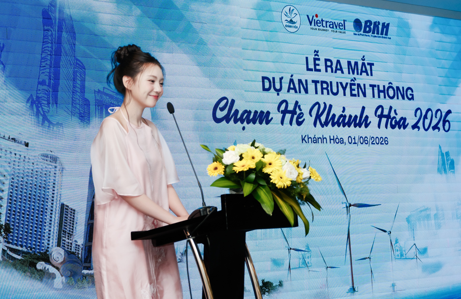 Á hậu Lê Phương Khánh Như- Miss World Vietnam năm 2025, phát biểu sẵn sàng đồng hành cùng quê hương xây dựng dự án hiệu quả