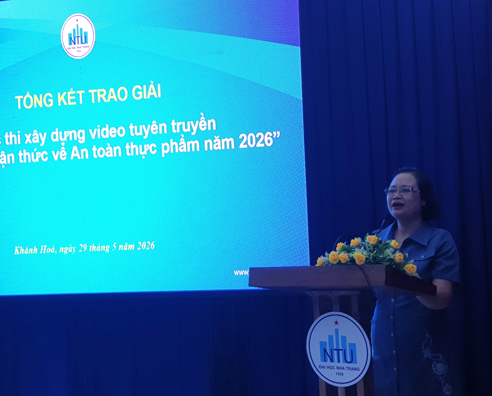 ThS.Trần Thị Hòa- Đại diện Chi cục ATVSTP Khánh Hòa phát biểu tại lễ trao giải
