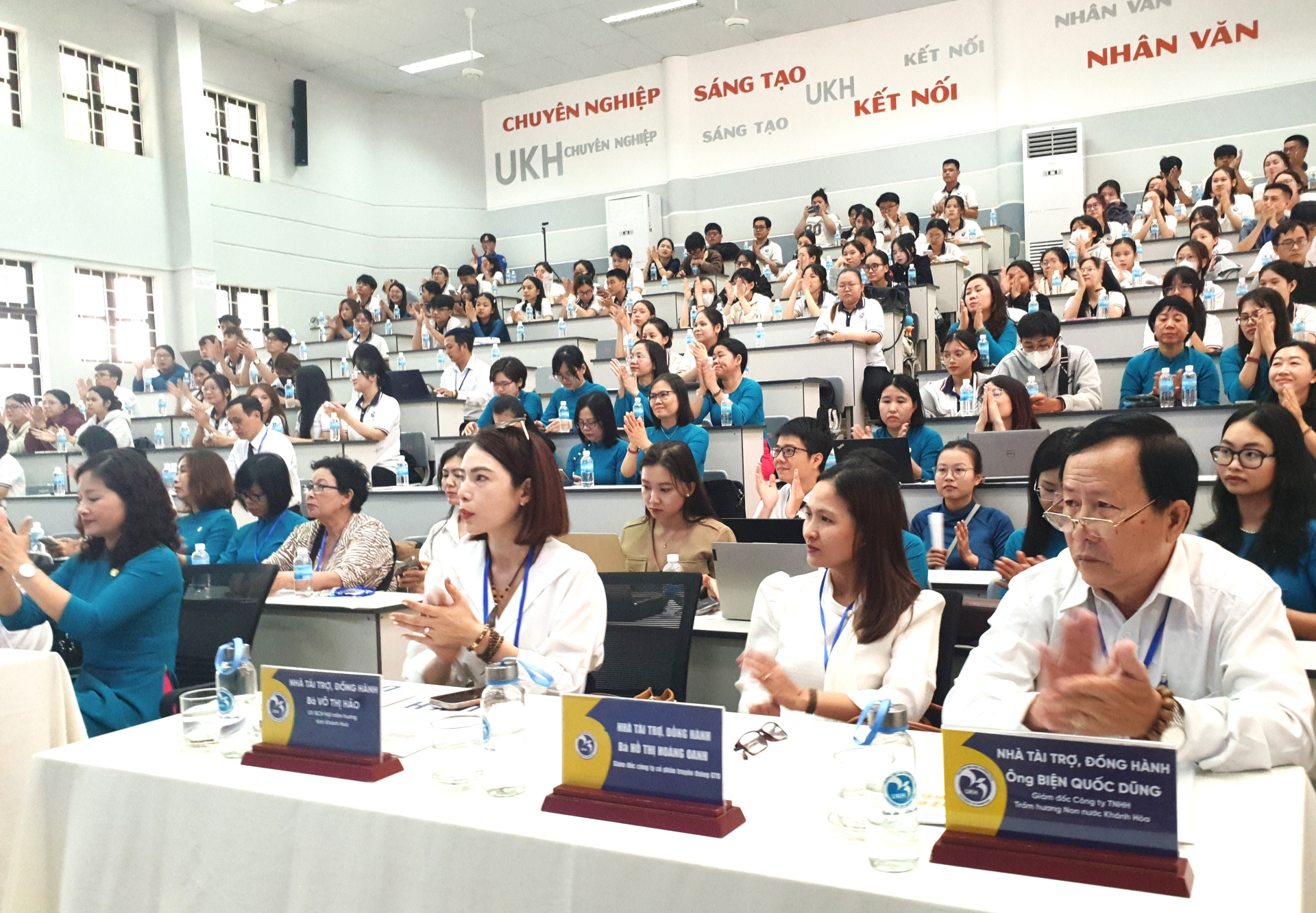 Hội thảo thu hút hàng trăm nhà khoa học, chuyên gia, PGS, TS, ThS, sinh viên...