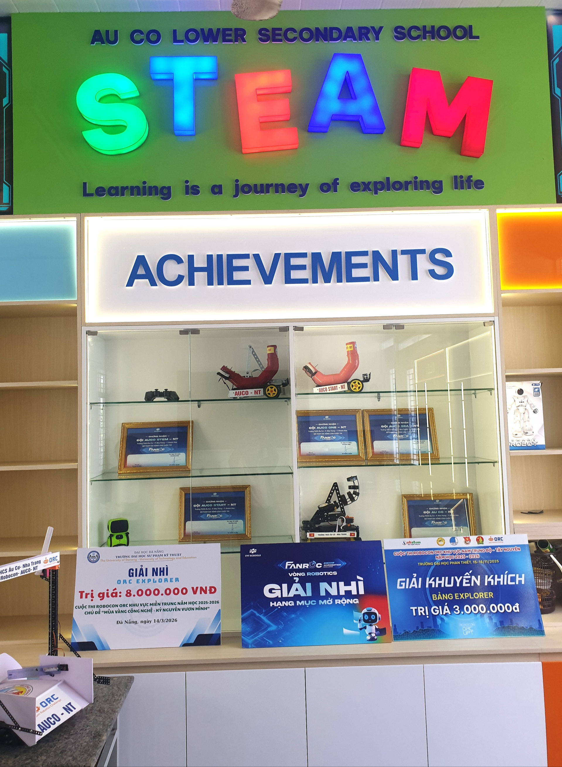 Trường THCS Âu Cơ Nha Trang đã chú trọng đầu tư phòng STEAM cho học sinh có cơ hội trải nghiệm ứng dụng công nghệ số