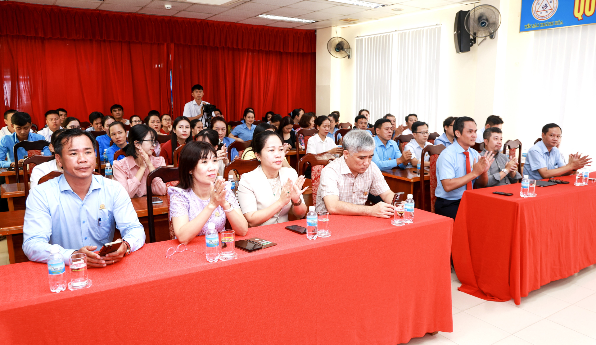 Tất cả đại biểu tham dự lễ ký kết đều hân hoan
