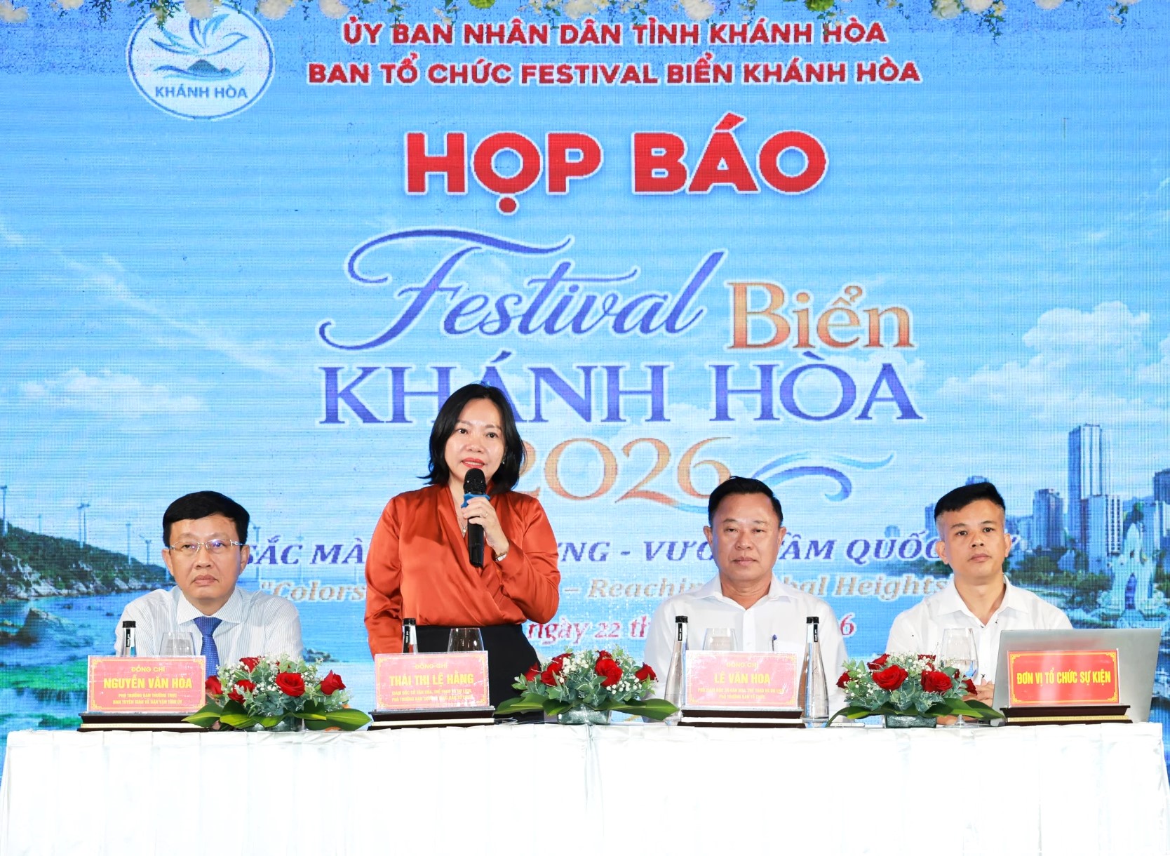 Bà Thái Thị Lệ Hằng, GĐ Sở Văn hóa- Thể thao và Du lịch Khánh Hòa, phó BTC lễ hội thông tin chương trình Festival Biển 2026