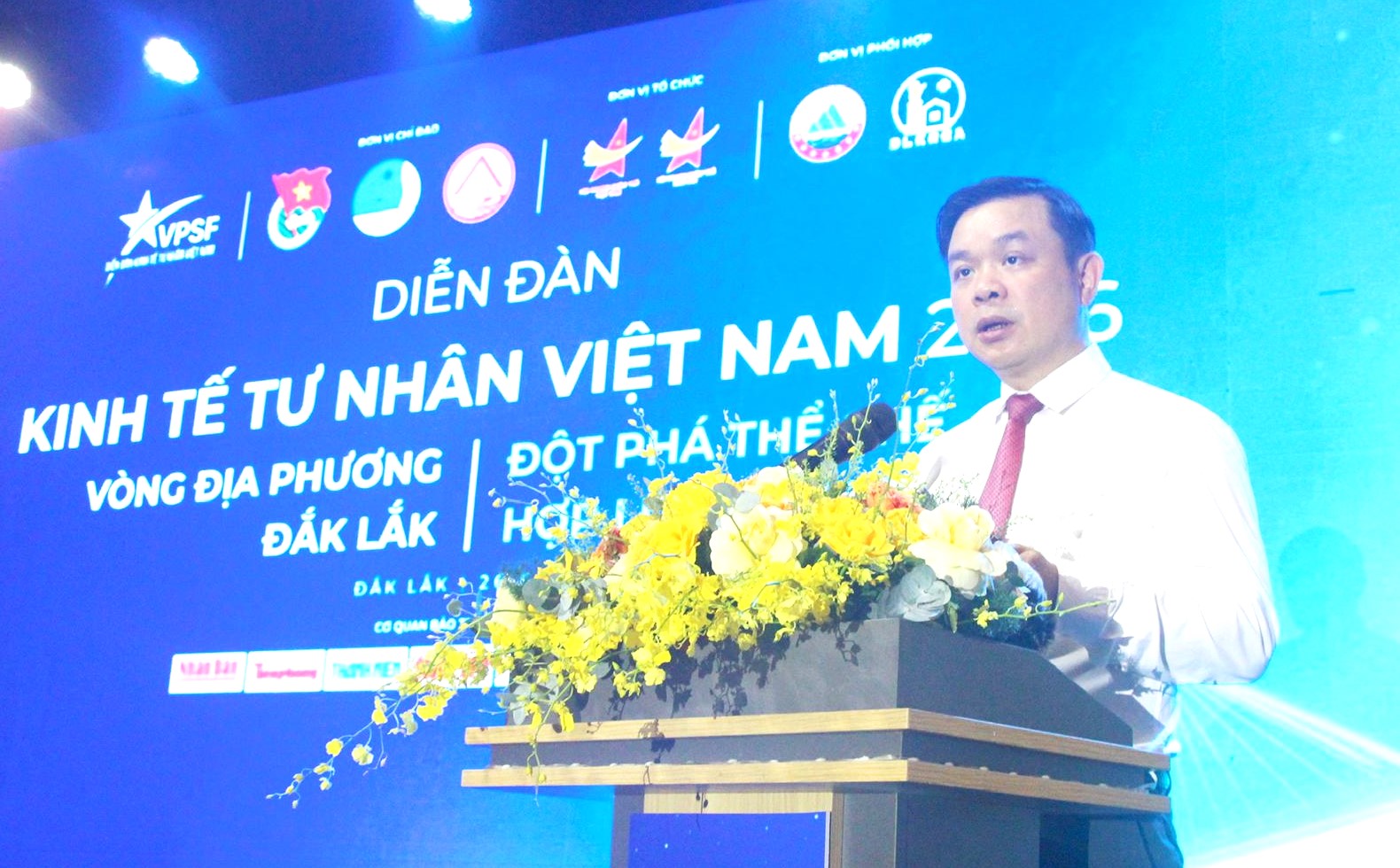 Ủy viên dự khuyết Trung ương Đảng, Chủ tịch UBND tỉnh Đắk Lắk Đỗ Hữu Huy phát biểu tại diễn đàn.