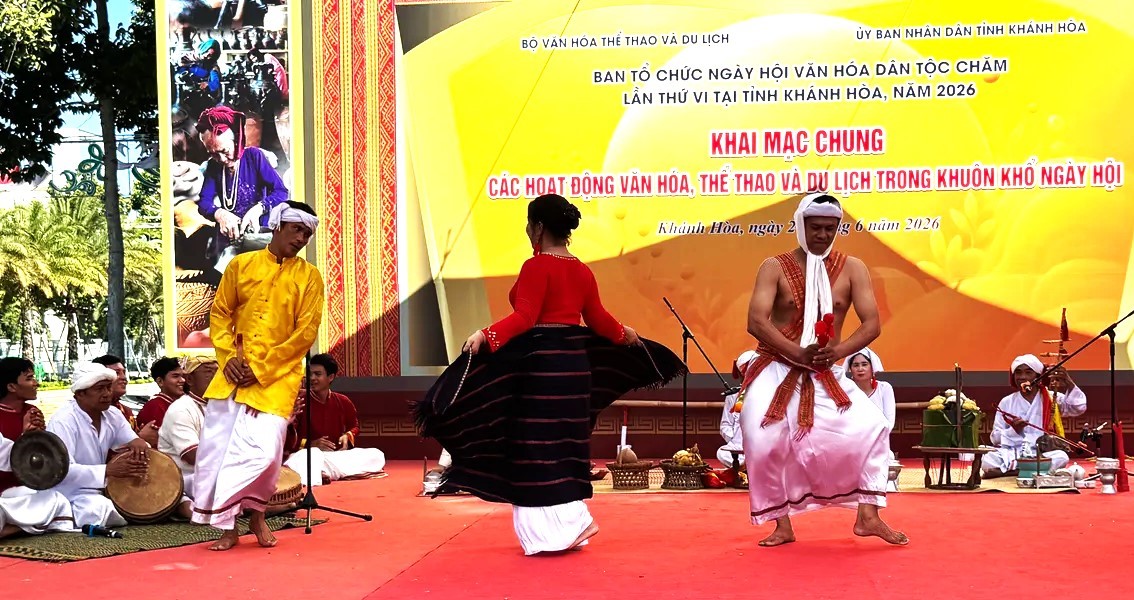 Tái hiện nghi lễ phong chức thầy cả hệ phái Kadhar, đạo Bà La Môn của người Chăm