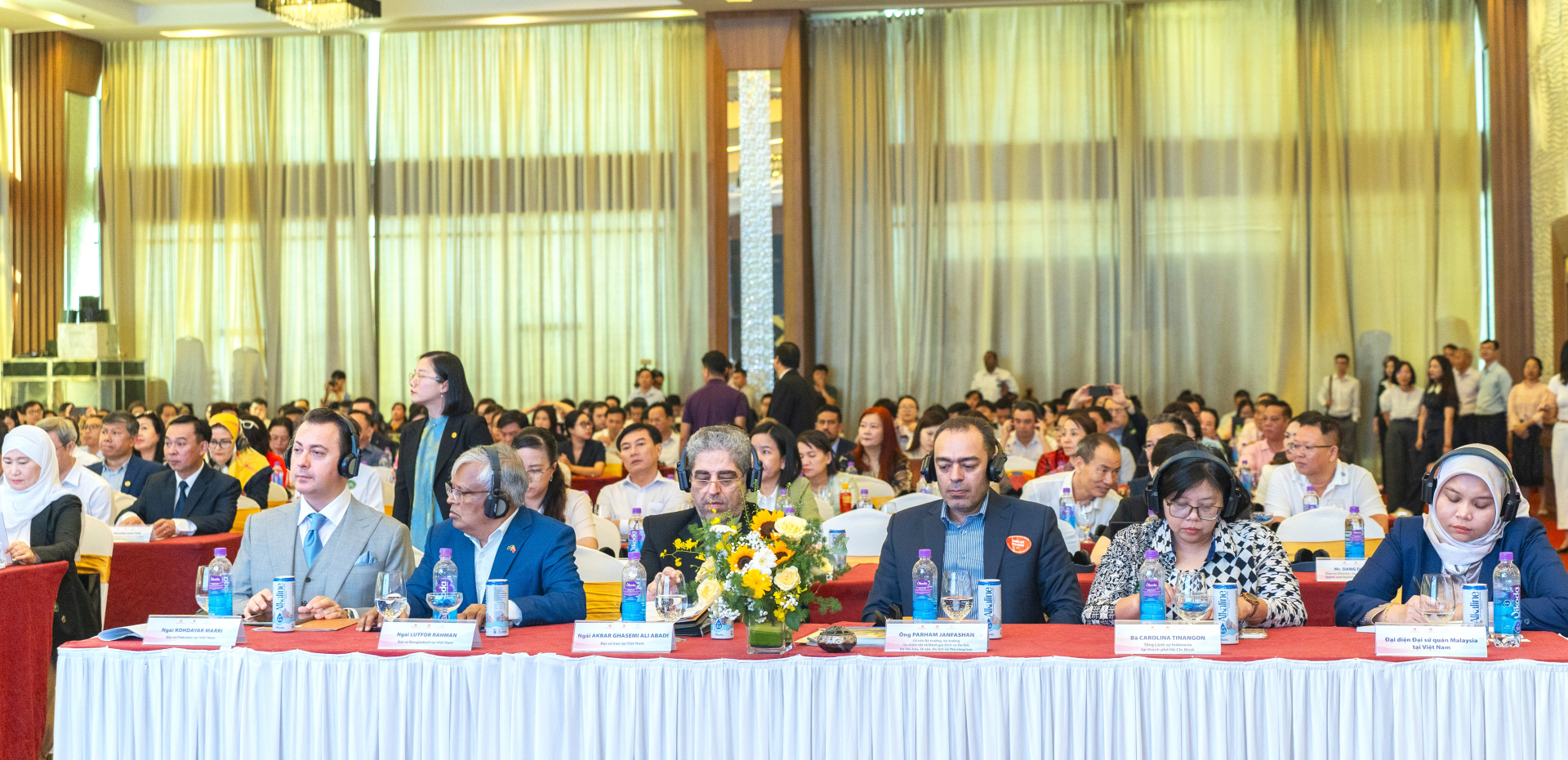 Hơn 300 đại biểu đến từ các nước có đông người Hồi giáo và có thị trường thị trường Halal phát triển tham dự hội nghị