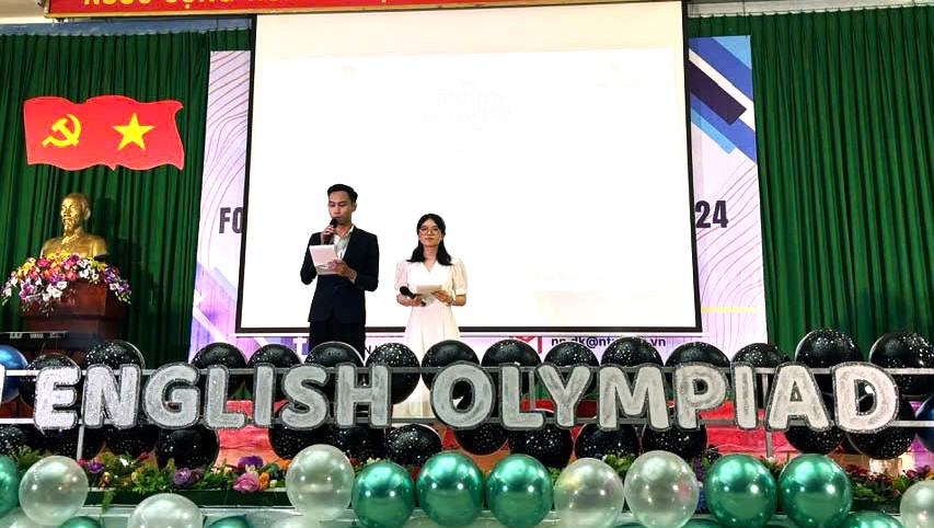 Em cung xđã phát huy hiệu quả vai trò MC song ngữ cho nhiều chương trình của NTU và của địa phương