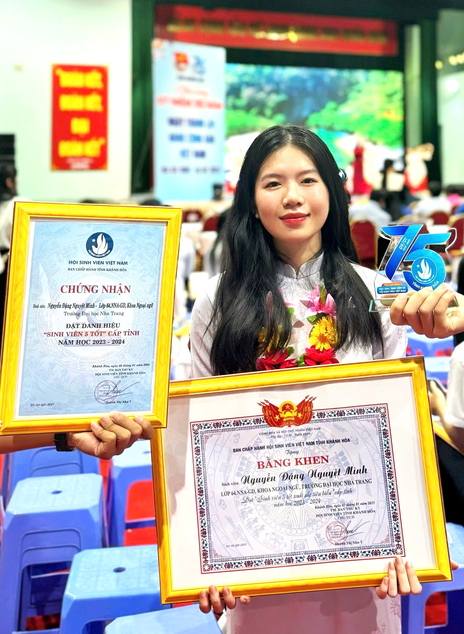 nhận sinh viên 5 tốt xuất sắc tiêu biểu cấp tỉnh năm 2023-2024,