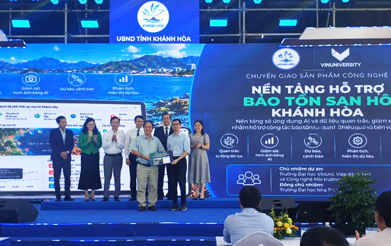 Trường Đại học VinUni chuyển giao sản phẩm công nghệ số trên nhiều lĩnh vực cho tỉnh Khánh Hòa