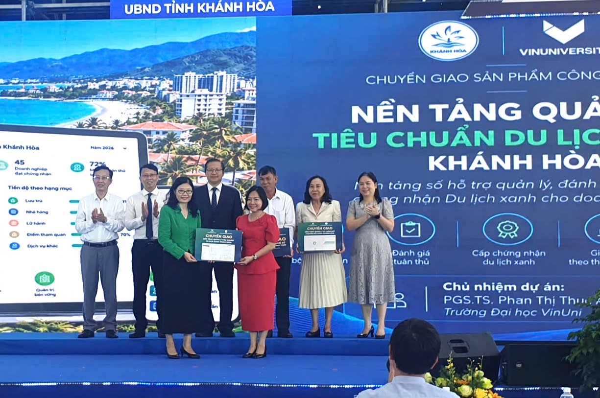 Trường Đại học VinUni chuyển giao sản phẩm công nghệ số trên nhiều lĩnh vực cho tỉnh Khánh Hòa