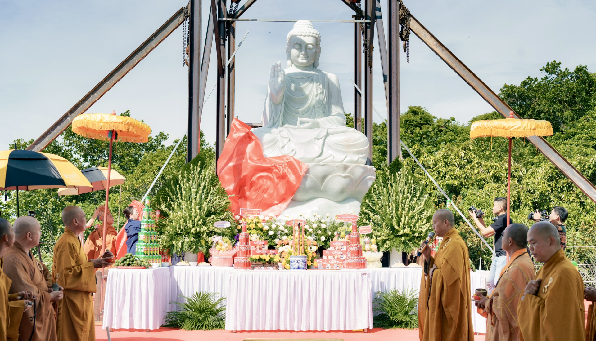 Lễ nghinh thỉnh tôn tượng Đức Phật tại Công viên sinh thái Ghềnh Nam Ô.