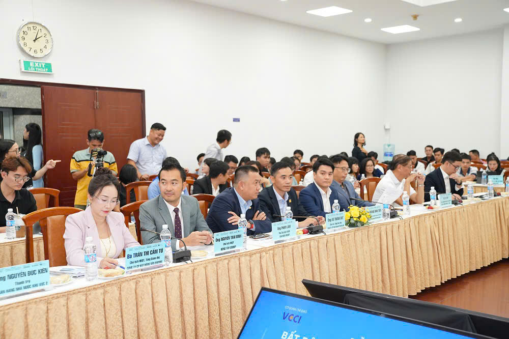 Doanh nghiệp, khách mời tham gia diễn đàn: “Bất động sản khu vực phía Nam 2026: Mở dư địa tăng trưởng mới”